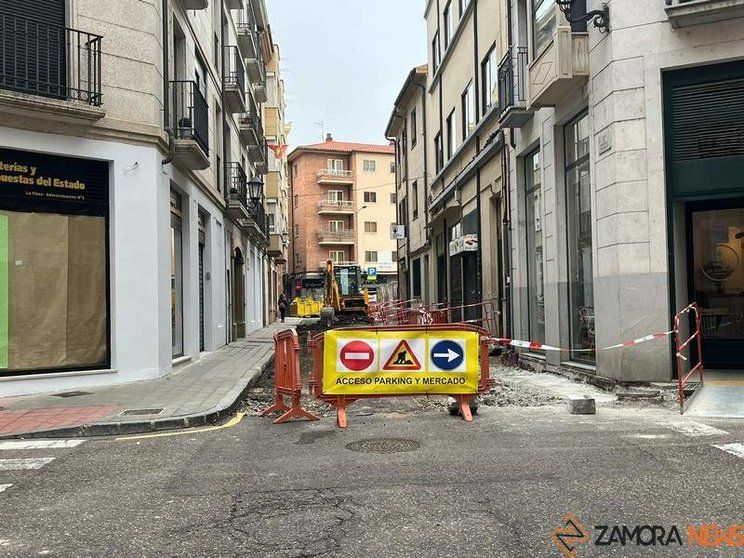 mejora de la movilidad en la vía Martínez Villergas, entre la calle Flores de San Pablo y la plaza del Mercado. 